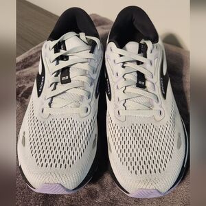 Brooks Women's Purple, Light Gray, and Black Running Shoes